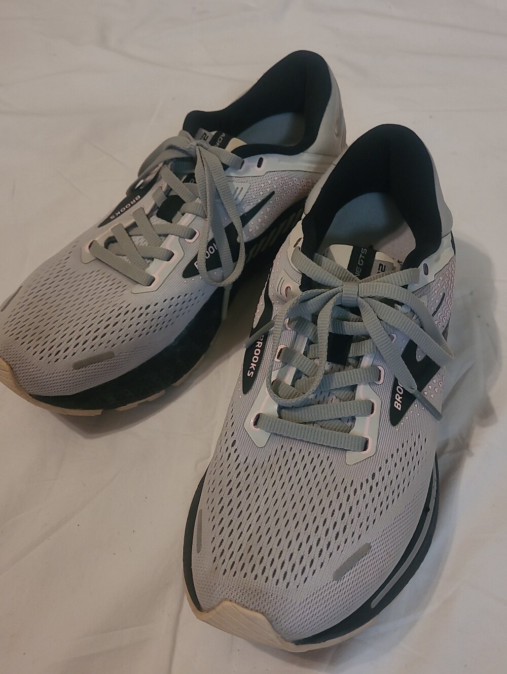 Brooks Adrenaline GTS 22 Men's Running Shoe, Black, Silver, And Pink Size 9.5